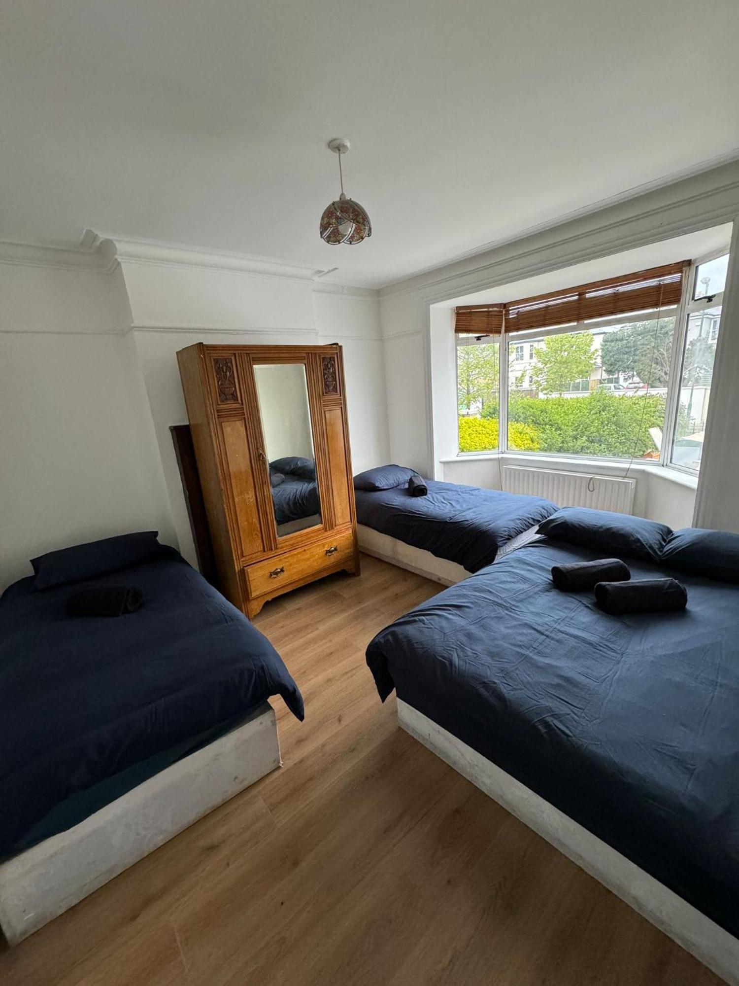 Big Family Room In Room At 2 Iveragh Rd-4 都柏林 外观 照片